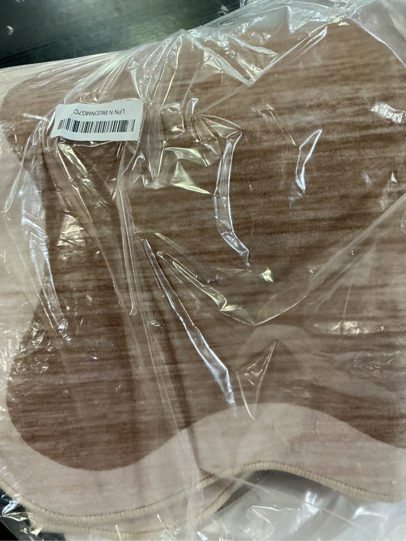 Condition photo showing Good Condition for GarveeHome Scalloped Washable Area Rug 4x6 Small Entryway Rug Non Slip Modern Soft Accent Rugs for Bedroom Nursery Low Pile Stain Resistant Carpet for Office, 4 ft x6 ft Light Brown 4' x 6' (Rectangular)