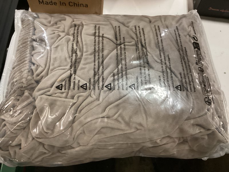 https://lotting-media.assets.bidfta.com/lotting_31ba2abb-cc63-4c66-a6f1-f687286accb8