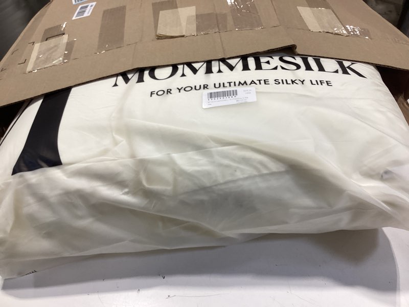 Condition photo showing Good Condition for mommesilk silk comforter/duvet/quilt, 100% natural silk bedding, cool for summer, machine washable, white, twin size 67x87 inch