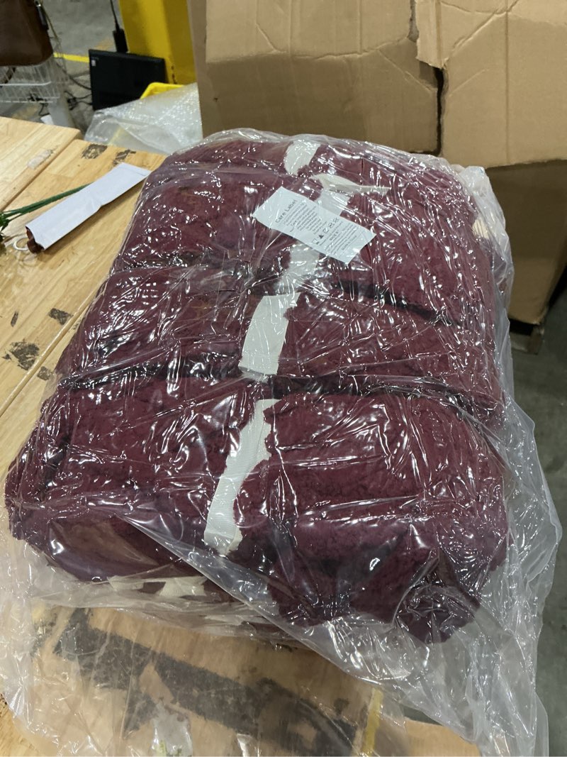 Condition photo showing New/Like New for balapet chunky yarn for hand knitting, super soft thick plush yarn for blanket and knit diy, fluffy bulky jumbo yarn, beginner friendly, machine washable, 8 skeins (8 oz / 27 yards) 8 pack burgundy
