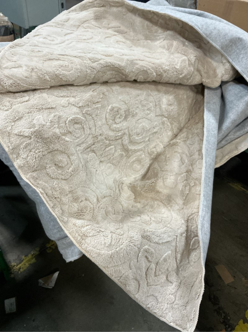 Condition photo showing Good Condition for safavieh blossom asher geometric wool area rug, beige/ivory, 8' x 8' square