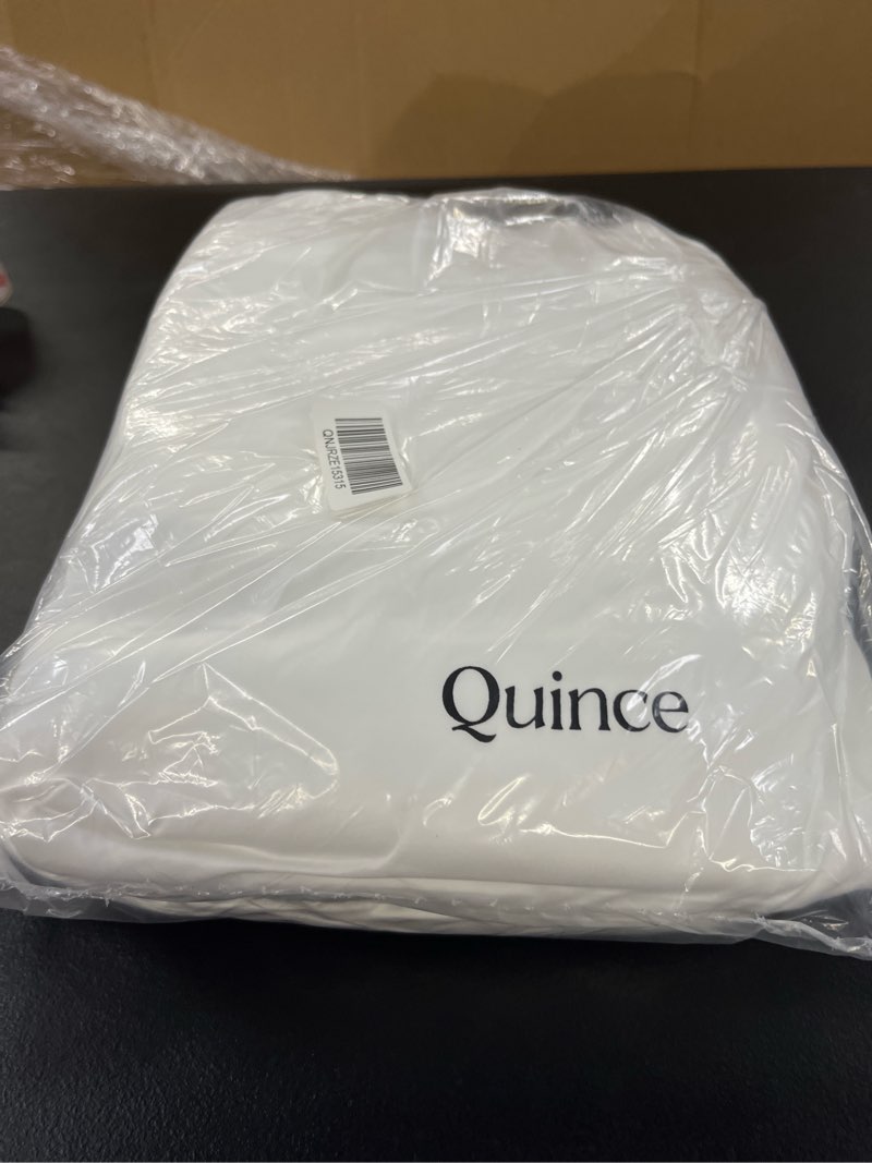 Condition photo showing Good Condition for signature giza cotton sateen sheet set, king, white