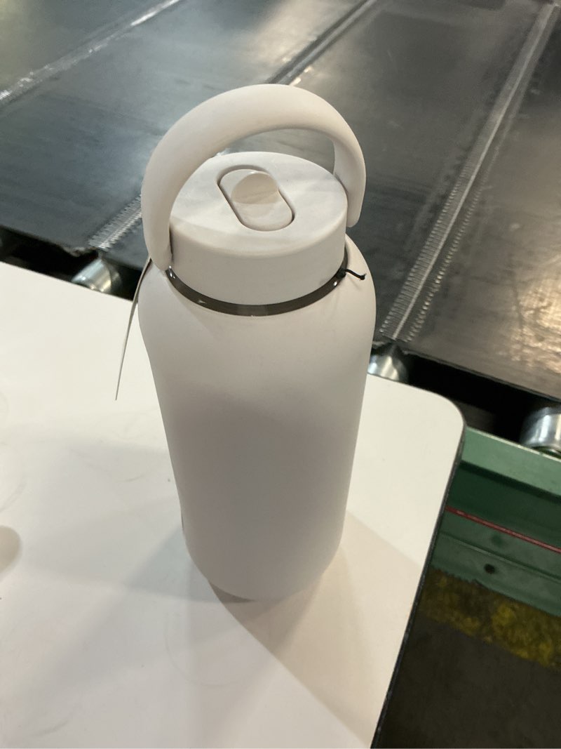 Condition photo showing Good Condition for bink 36 oz. big bottle with flip cap