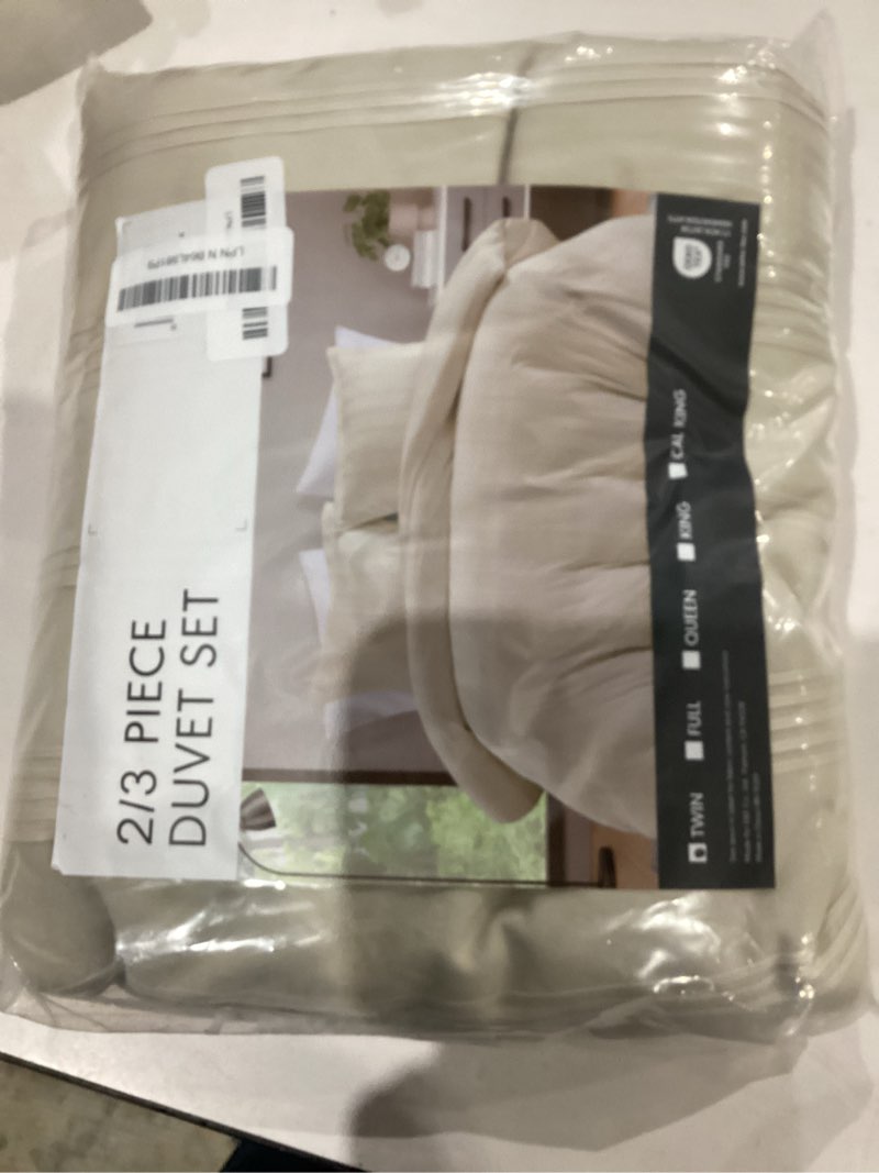 Condition photo showing Good Condition for madison park essentials striped duvet cover set twin/twin xl, modern minimalist bedding set with premium jacquard stripe, 2 pieces duvet cover reversible with zipper closure & corner ties,neutral neutral twin/twin xl