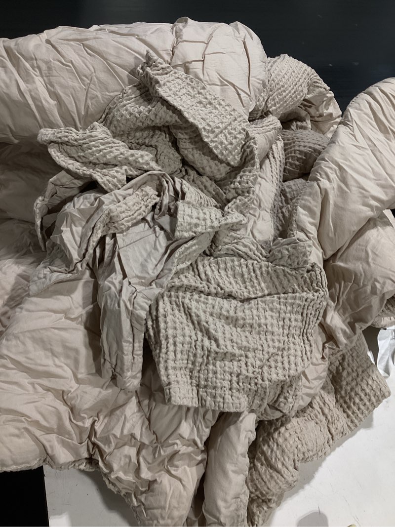 Condition photo showing As Is for waffle comforter set size beige, breathable bedding set, all season comforter with 3 pieces, 1 waffle weave comforter and 2 pillowcases beige