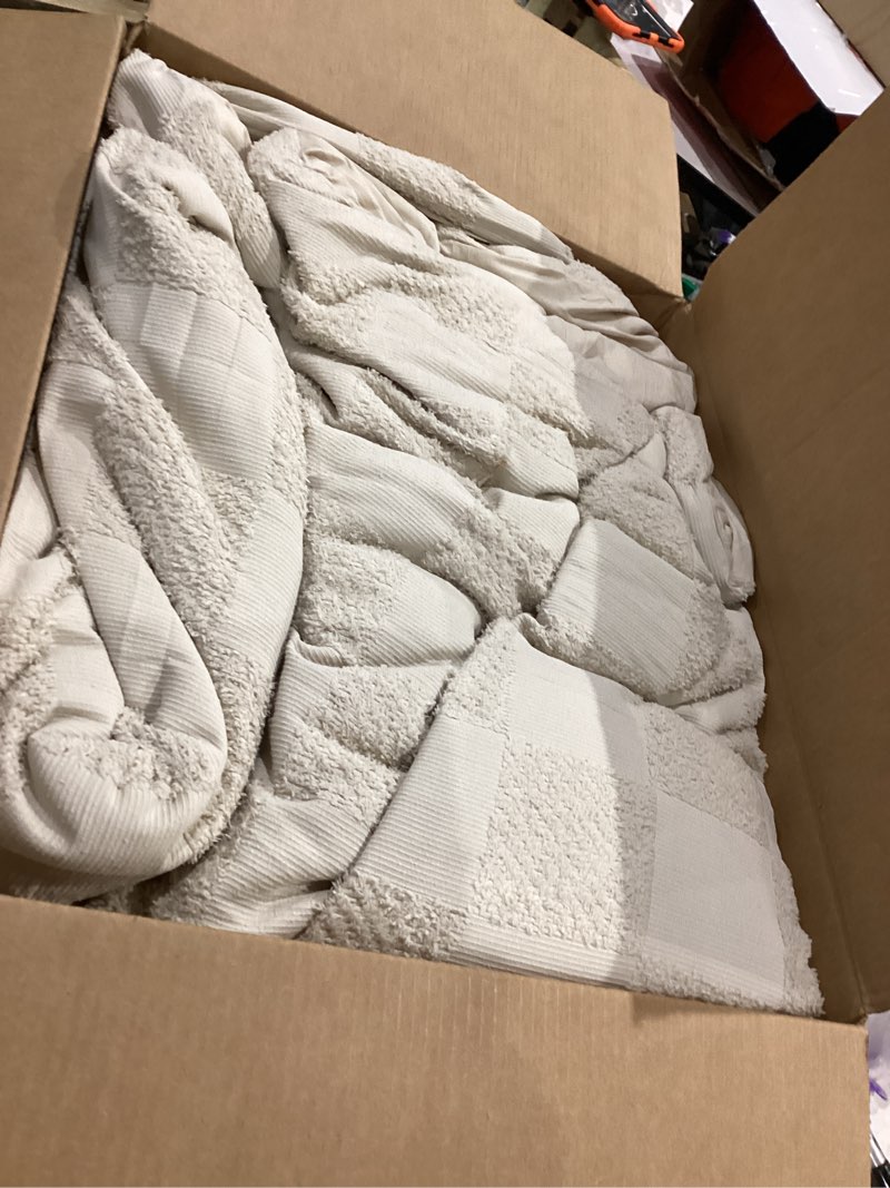 Condition photo showing Good Condition for bedsure boho california king size comforter set, bedding set beige 3 pcs | checked farmhouse-style vintage, breathable bedding set, comfortable for all season, home decor gift, cozy for bedroom, plaid california king 01 - beige - tufted checkboard