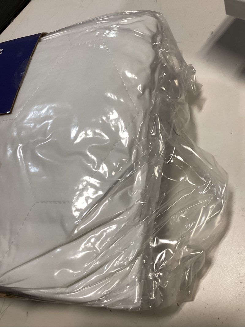 Condition photo showing New/Like New for GRT Full Mattress Protector Waterproof, 100% Waterproof Quilted Fitted Mattress Pad, Noiseless Hollow Cotton Mattress Cover, fits up to 18" Deep, Dust Proof White Full Microfiber