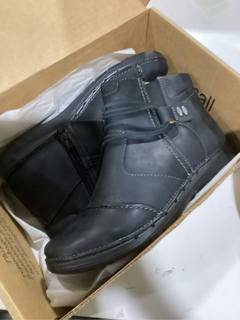 Condition photo showing As Is for Clarks Unisex Un Loop Up Sneaker, Black Leat, 7 US Women