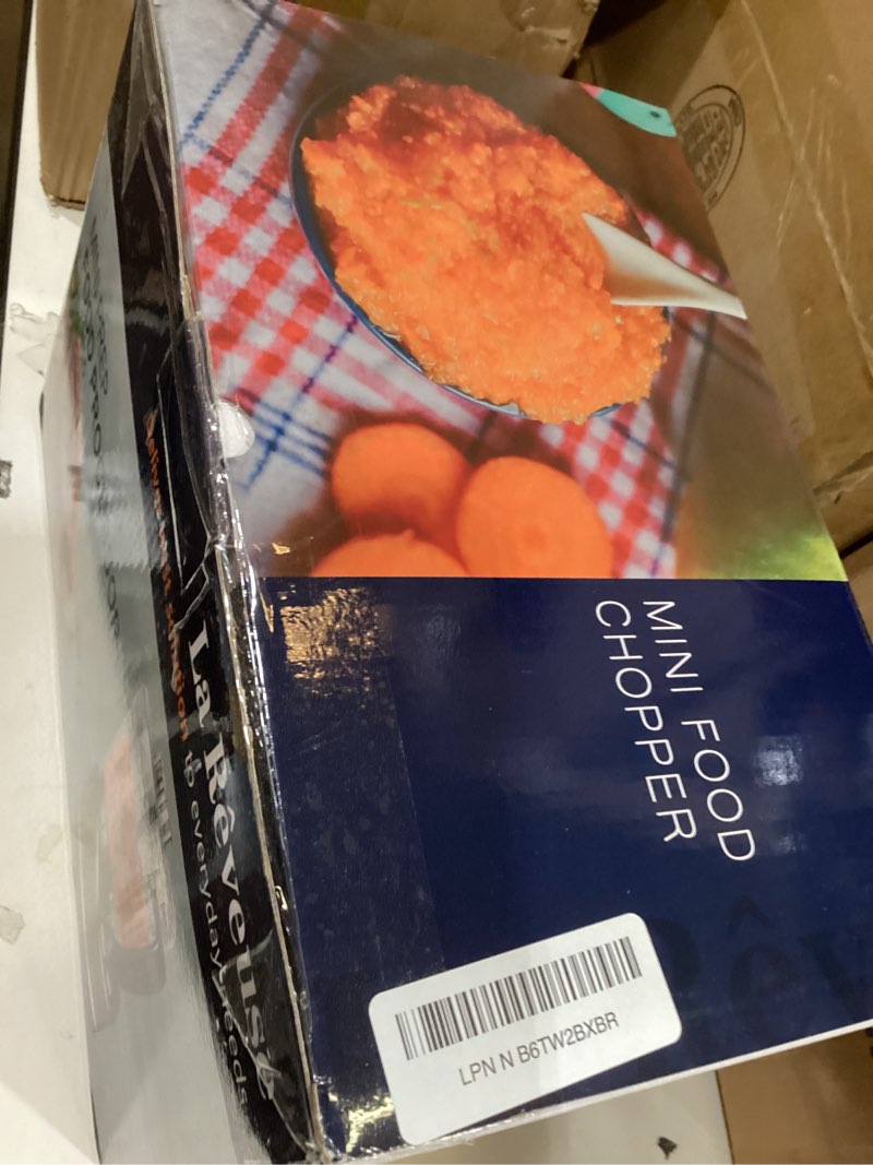 Condition photo showing New/Like New for la reveuse electric mini food processor with 200 watts 2-cup prep bowl for mincing chopping grinding blending pureeing (metallic grey)