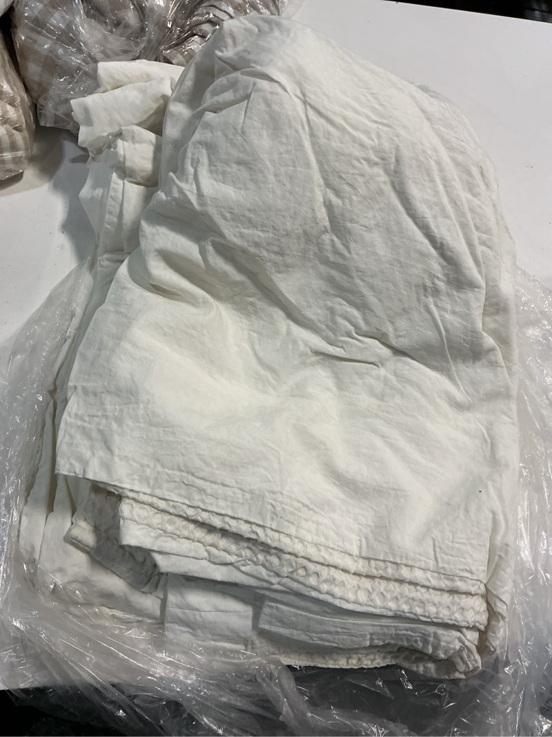 Condition photo showing As Is for organic luxe honeycomb duvet cover, full/queen, undyed