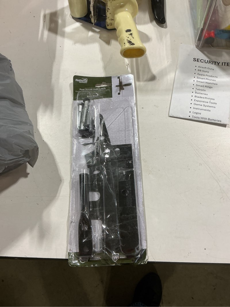 Condition photo showing Good Condition for national hardware 5-in black gate latch