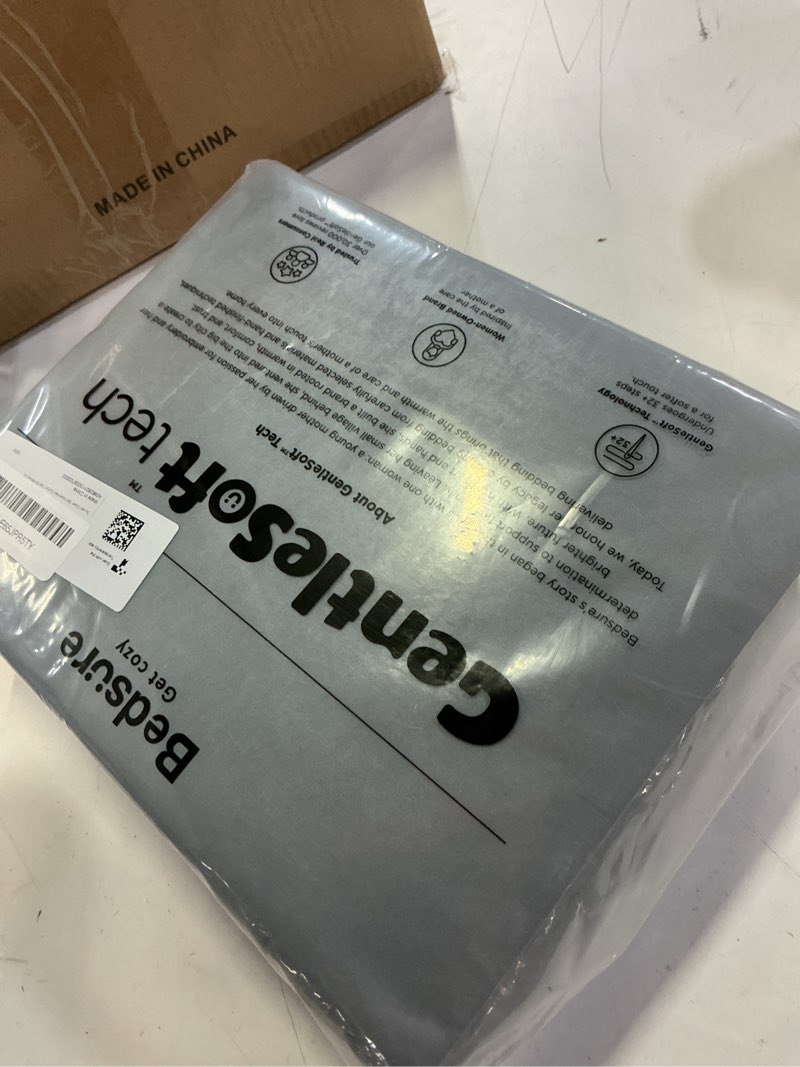 Condition photo showing Good Condition for bedsure grey duvet cover queen size - 3 pieces prewashed cotton-like polyester extra soft bedding set, includes 1 duvet cover 90x90 inches with zipper closure & 2 pillow shams, comforter not included 04 - grey (no comforter) queen (90" x 90")