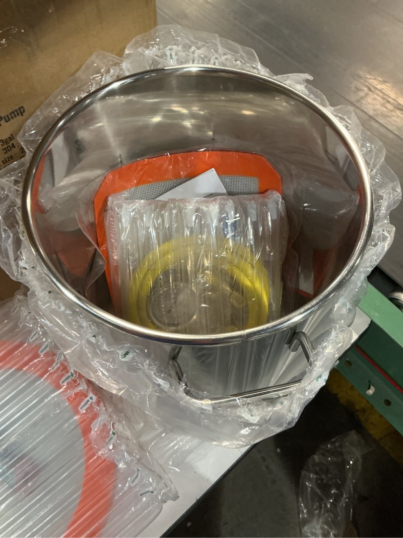Condition photo showing New/Like New for VEVOR 3 Gallon Vacuum Chamber, Upgraded Tempered Glass Lid Vacuum Degassing Chamber, 304 Stainless Steel Chamber, for Stabilizing Wood, Resin Degassing, Silicone Degassing and Plaster Degassing 3.0 Gallon Glass Lid