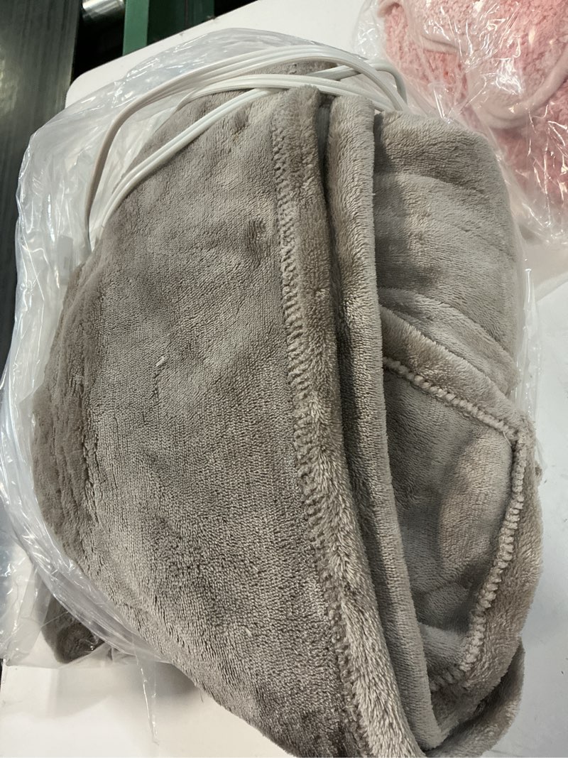 Condition photo showing Good Condition for wapaneus foot pocket heated blanket electric throw with 10 heating levels and 4 timer settings 4 hours auto shut off, flannel fast-heating heated throw 50" x 60", machine washable, mushroom mushroom 50*60in