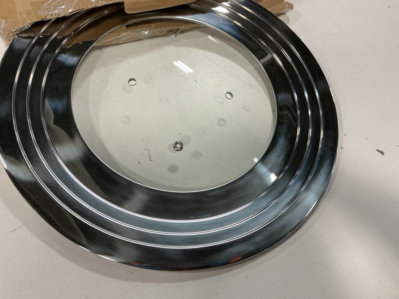 Condition photo showing Good Condition for 15 inch large universal pans pots lid cover fits 11/12/13/14/15" frying pans/pots/woks, stainless steel and tempered glass lid with vent hole and heat resistant handle