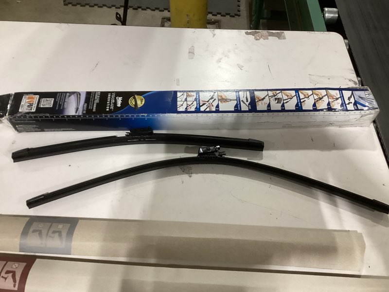 Condition photo showing Good Condition for Valeo 178511 Silencio Visioblade Windshield Wiper Blade Set Compatible with Select XC60 Volvo Models, Heated 26/19 inch Pack of 2 Premium OEM Wipers, Replacement Windshield Wipers