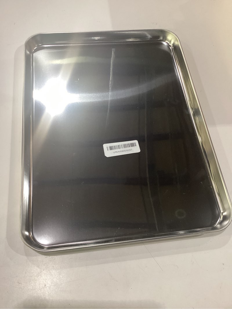 Condition photo showing Good Condition for teamfar baking sheet, 17.6’’ x 13’’ x 1’’ stainless steel large cookie sheet baking tray pan for oven, non-toxic & healthy, rust free & heavy duty, mirror finish & dishwasher safe 17.6" x 13" x 1"