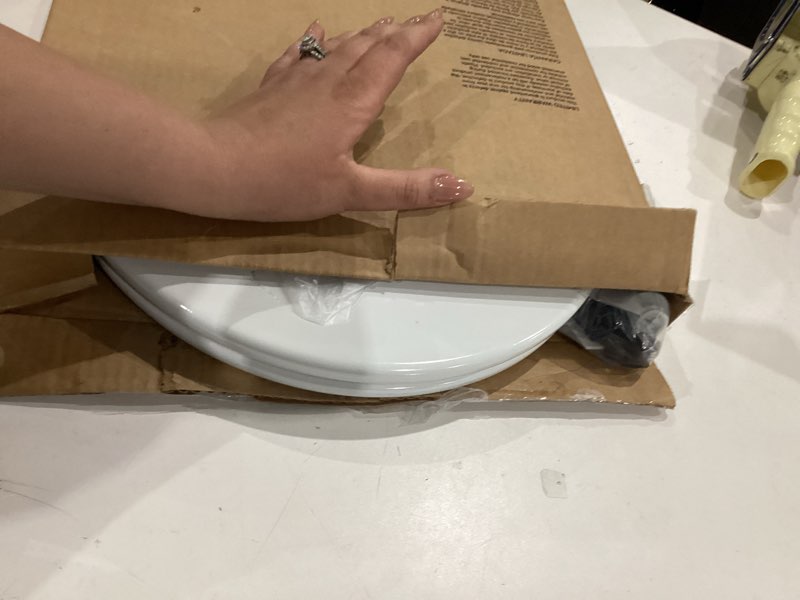 Condition photo showing Good Condition for bemis round enameled wood toilet seat in cotton white with easy•clean hinge