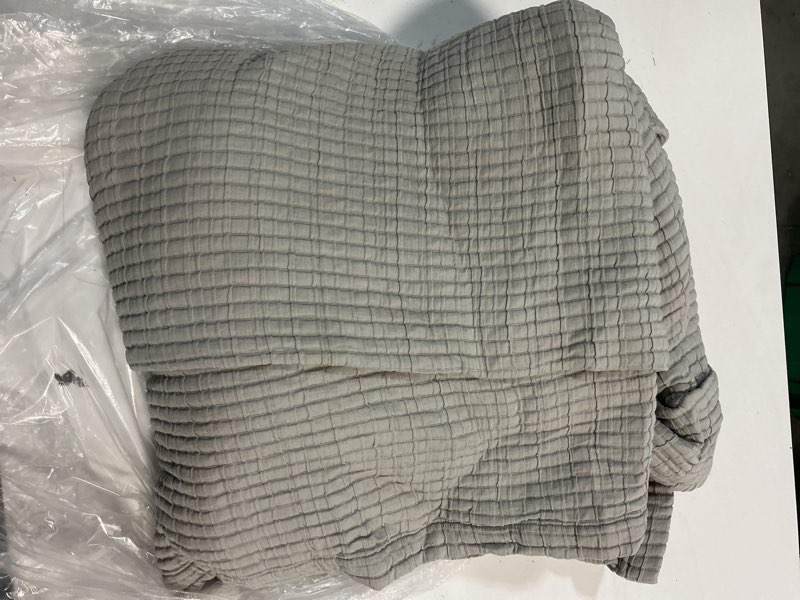 Condition photo showing Good Condition for quince organic ribbed cotton coverlet, full/queen, light grey