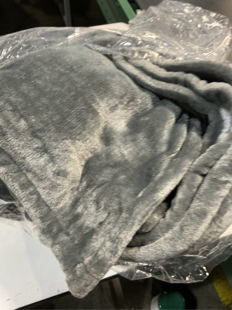 Condition photo showing Good Condition for KMUSET Fleece Blanket Throw Size Grey Lightweight Super Soft Cozy Luxury Bed Blanket Microfiber Factory Shop Grey Throw(50"x60")