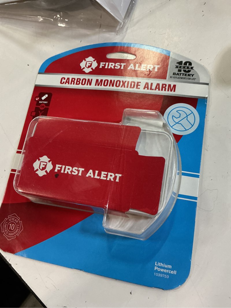 Condition photo showing Good Condition for first alert battery-powered electrochemical carbon monoxide detector