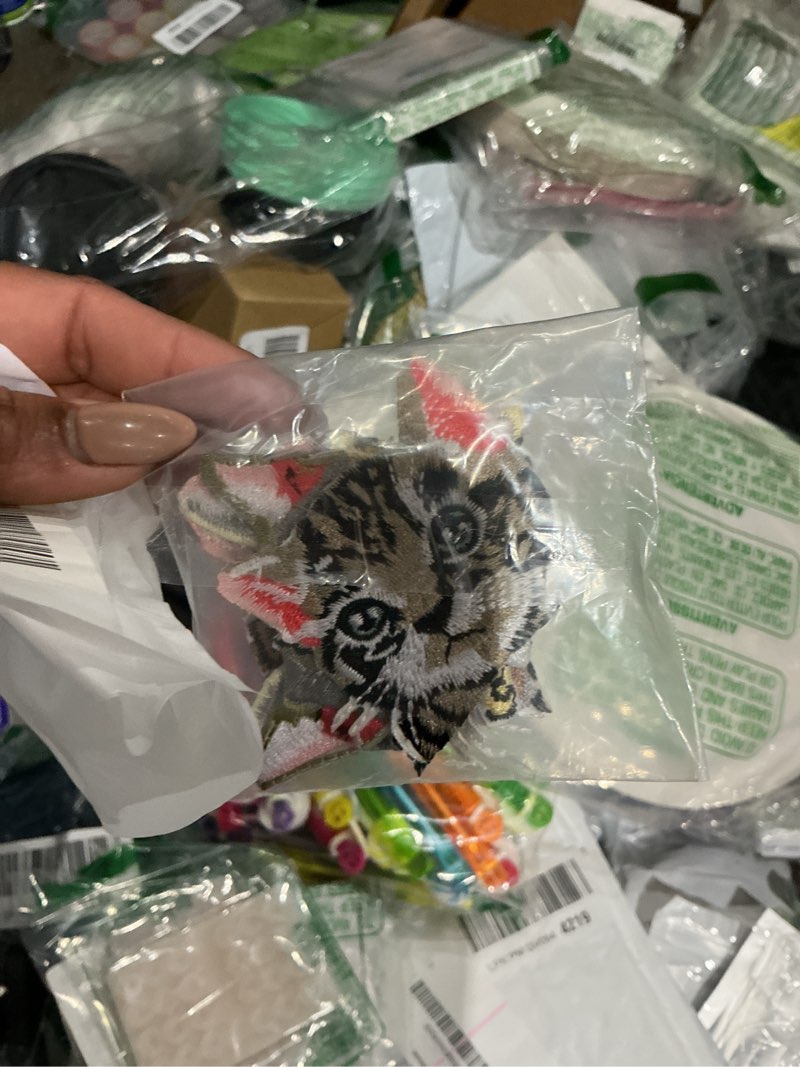 Condition photo showing Good Condition for 5pcs lifelike cats logo iron on sew on high-end embroidered patch for jackets backpacks jeans and clothes badge applique sign sport decal