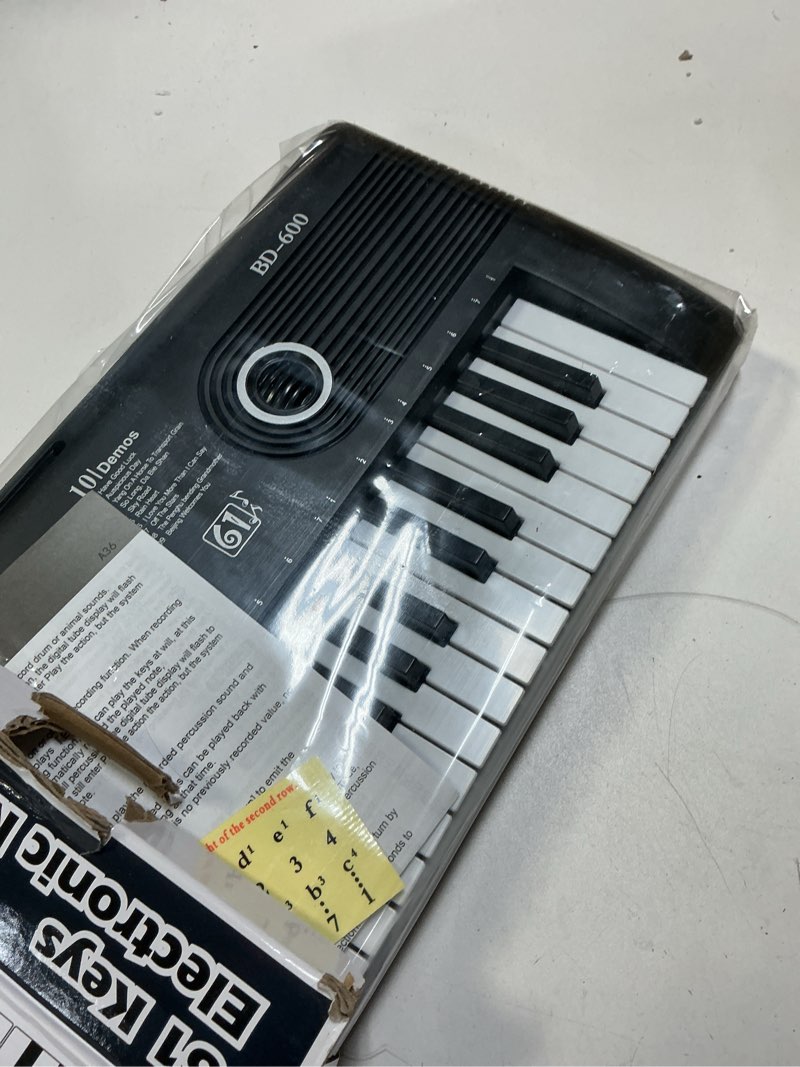Condition photo showing New/Like New for 61 keys keyboard piano, Electronic Digital Piano with Built-In Speaker Microphone, Portable Keyboard Gift Teaching for Beginners, electric piano for kids Black