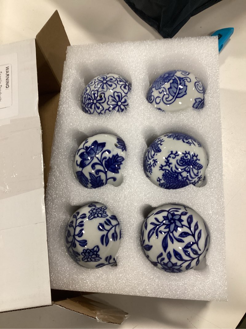 Condition photo showing New/Like New for Vesici 6 Pieces Blue and White Porcelain Balls Decorative Chinoiserie Orbs for Centerpiece Bowls Tray Bowl Basket China Ceramic Balls Gifts for Vases Dining Table Wedding Party Decoration(Vintage) Pattern 1
