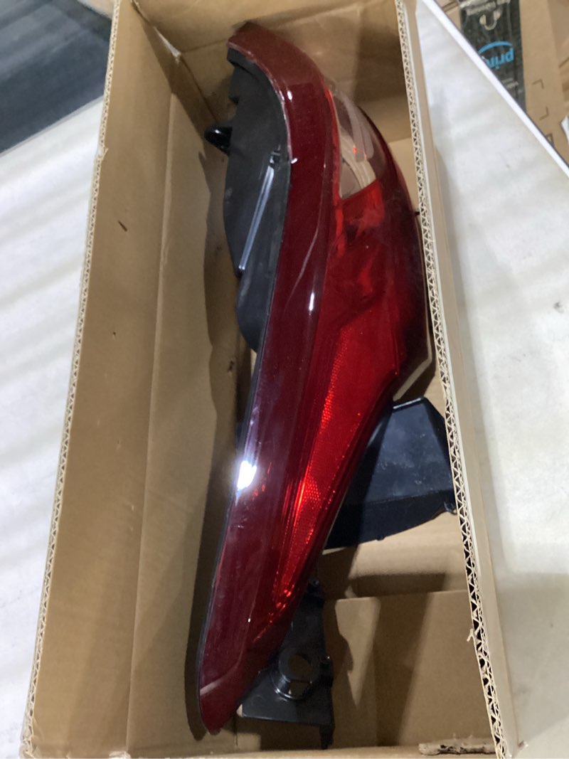 Condition photo showing Good Condition for left driver side outer rear brakes lights assembly compatible with chevrolet traverse 2013 2014 2015 2016 2017 rear halogen tail lamp replace:84266019 23301756 gm2804112 2013-left side