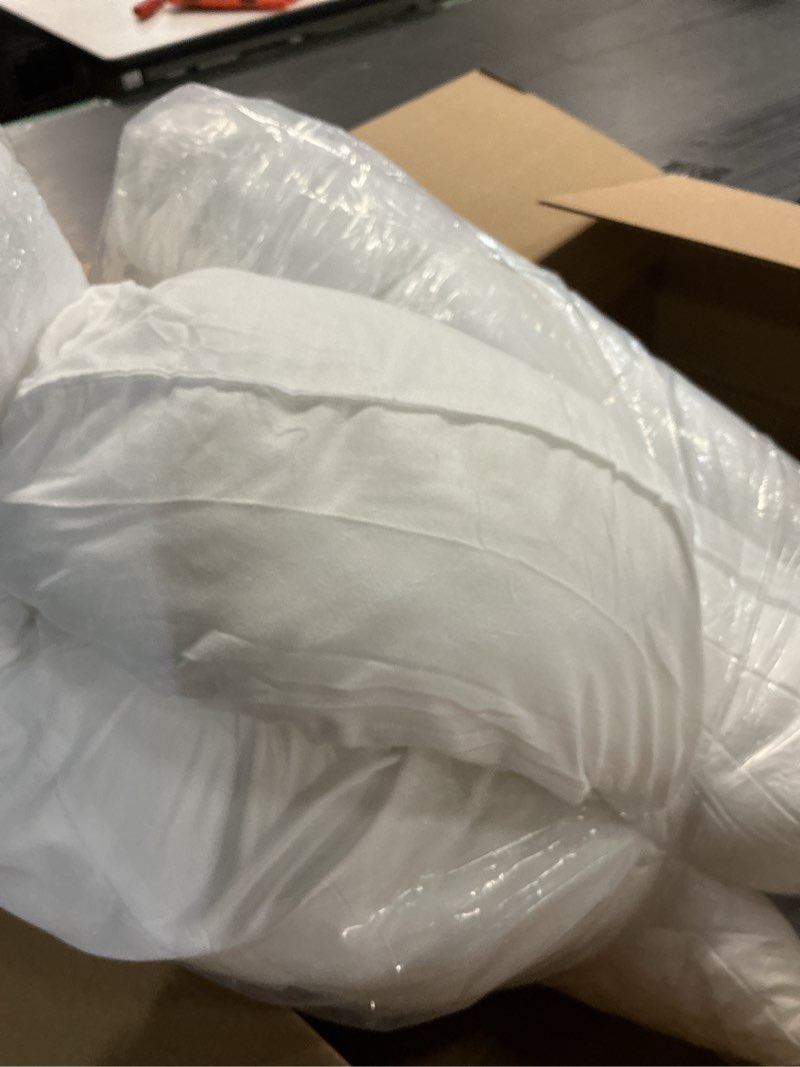 Condition photo showing Good Condition for Digital Decor 100% Cotton Hotel Pillows, U.S. Made Hypoallergenic Pillows with Down Alternative Fiber Fill for Side & Back Sleepers, Set of 2, Three Comfort Levels, (Soft, Medium, Firm) Soft Silver / Soft Standard (Pack of 2)