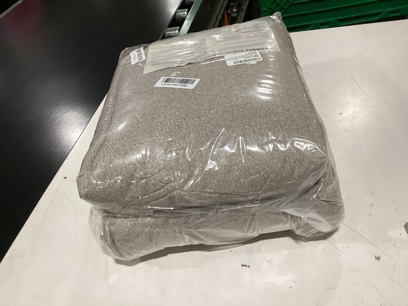 Condition photo showing New/Like New for finre?c 6x9 washable area rugs for bedroom living room, low pile thin rug solid color, non-slip carpet indoor for home decor (oatmeal/white) oatmeal/white 6' x 9' (rectangular)