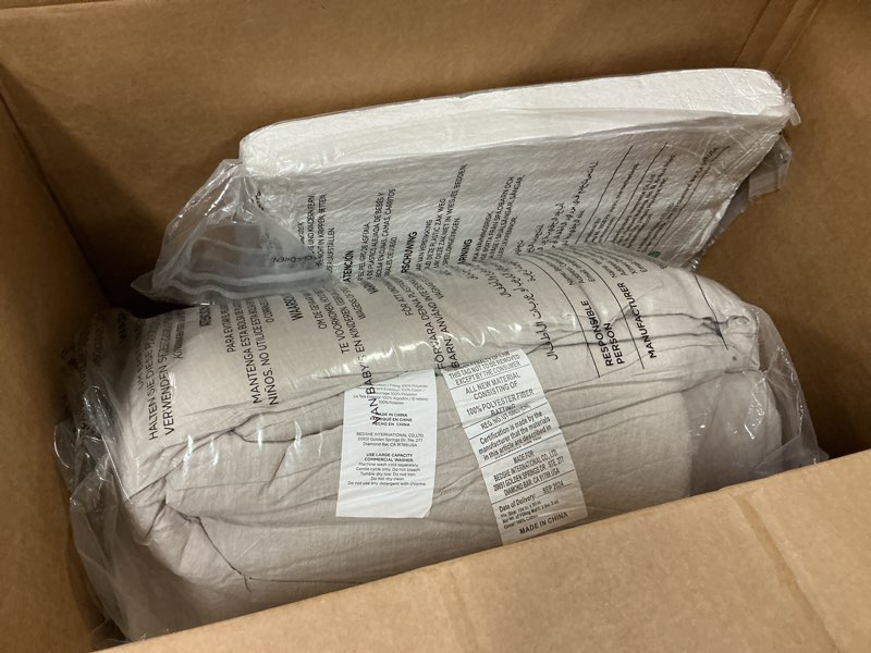 Condition photo showing Good Condition for Bedsure 5 Pieces Cotton Comforter Set with Waffle Throw Blanket - Soft Breathable Bedding Set for Al