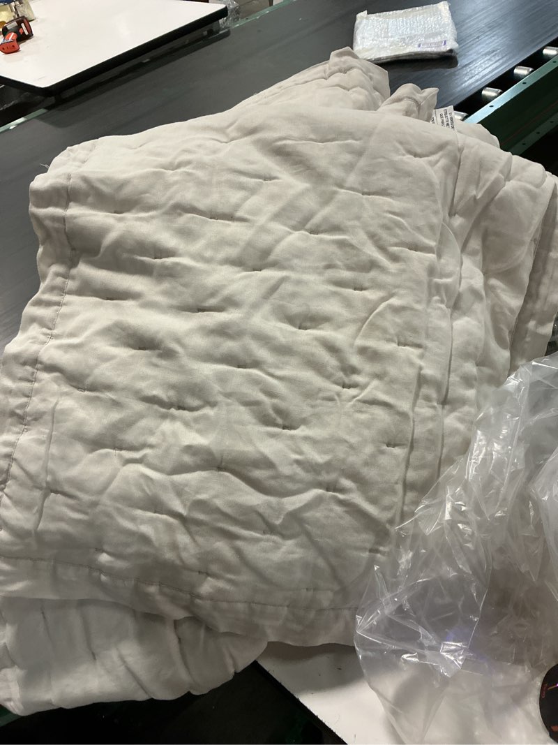 Condition photo showing Good Condition for european linen dream quilt set king size color sand