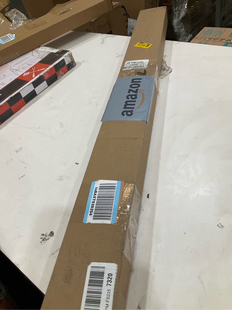 Condition photo showing Good Condition for tonial metal curtain