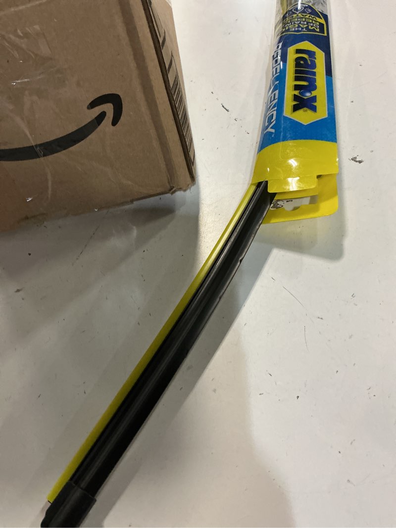 Condition photo showing Good Condition for rain-x 810326 repellency water repellent wiper blades, 26" windshield wiper, all weather streak-free for enhanced visibility w/water repellency formula [amazon exclusive]