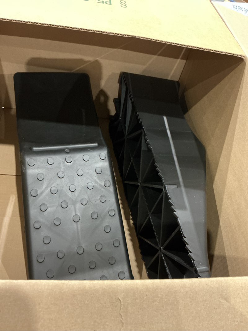 Condition photo showing Good Condition for 2 pack tandem wheel ramp, concave portable ramp, heavy duty tire changing aid on tandem dual axle trailer, 5.5in tire lift trailer wheel jack rv flat tire ramp (2)