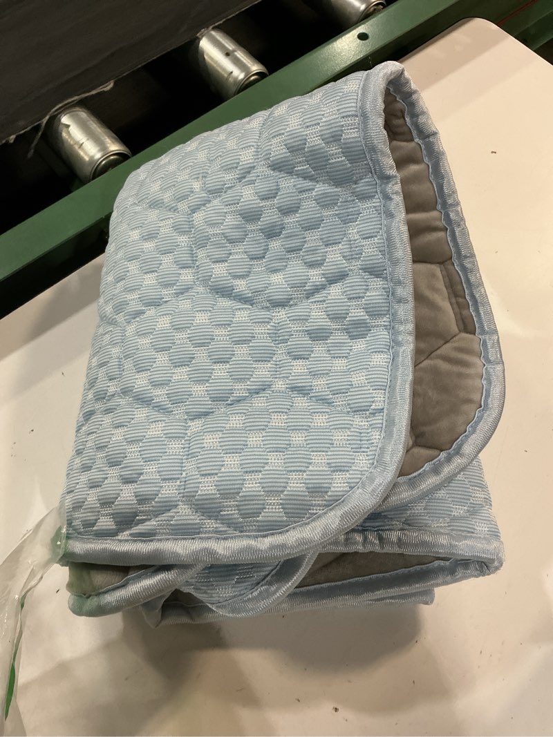Condition photo showing Good Condition for dog cooling mat q-max>0.5 self-cooling mat for dogs crate pad for dogr, 2-in-1 long-lasting cool mats and soft kennel pad for dogs, easy washable mat for bed crate car 36.0"l x 24.0"w