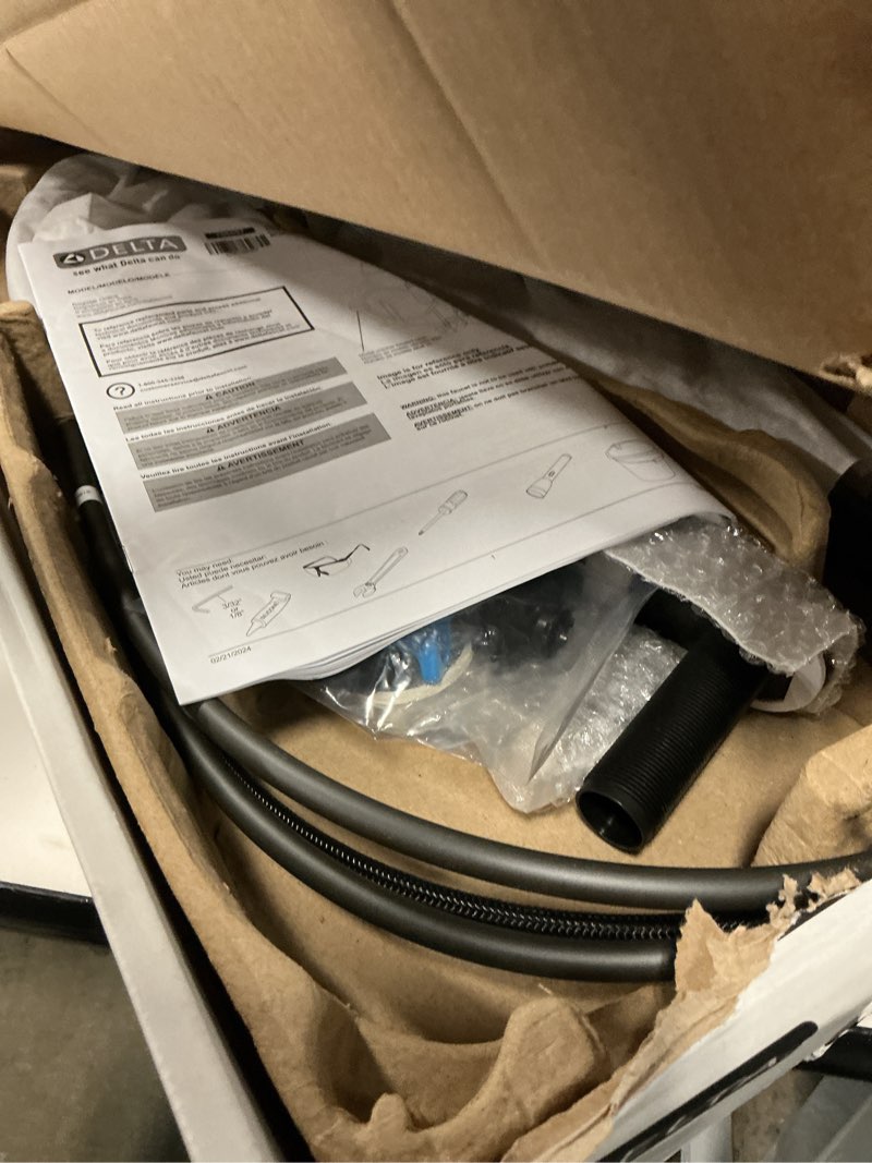 Condition photo showing New/Like New for delta leland brushed nickel kitchen faucet with pull down sprayer, traditional single hole kitchen sink faucet, single handle, spotshield stainless 9178-sp-dst spotshield stainless standard activation