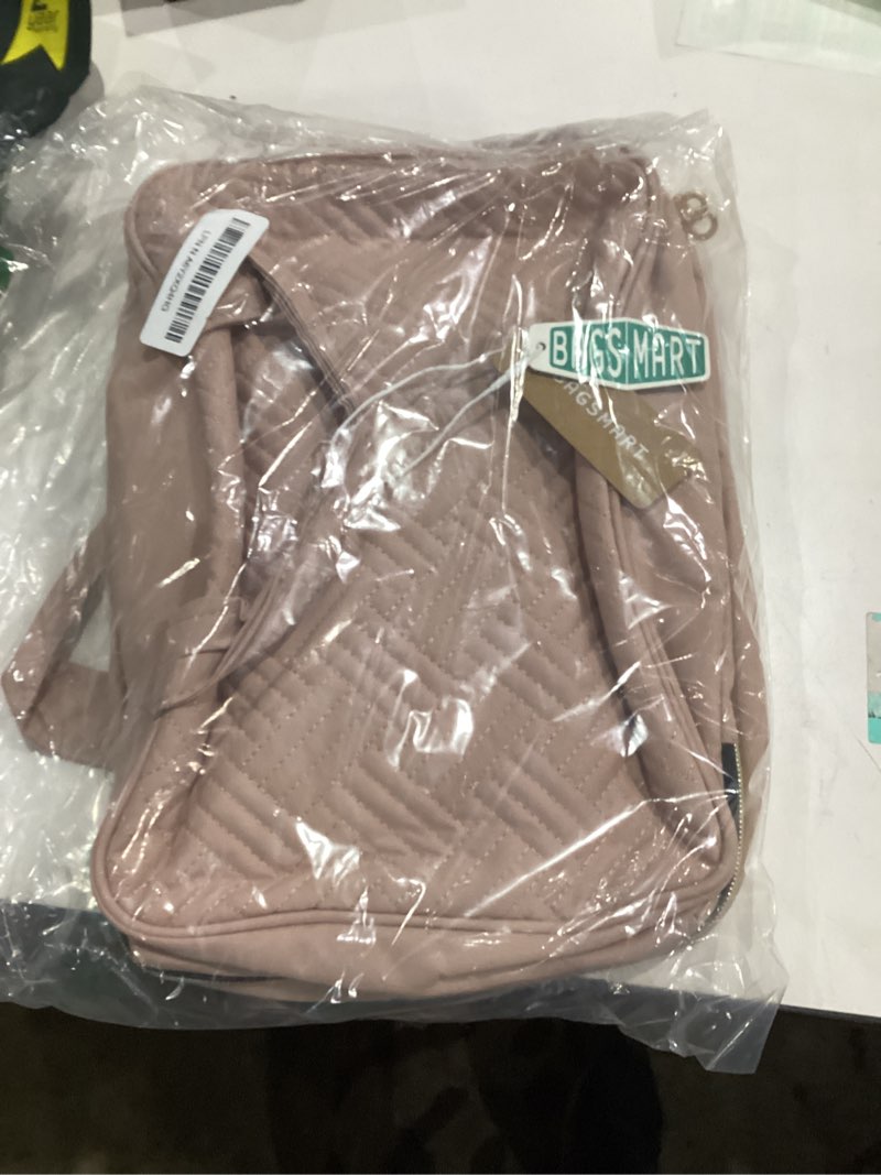 Condition photo showing Good Condition for BAGSMART Large Toiletry Bag Travel Bag with Hanging Hook, Water-resistant Makeup Cosmetic Bag Travel Organizer for Accessories, Shampoo, Full Sized Container, Toiletries Large Baby Pink