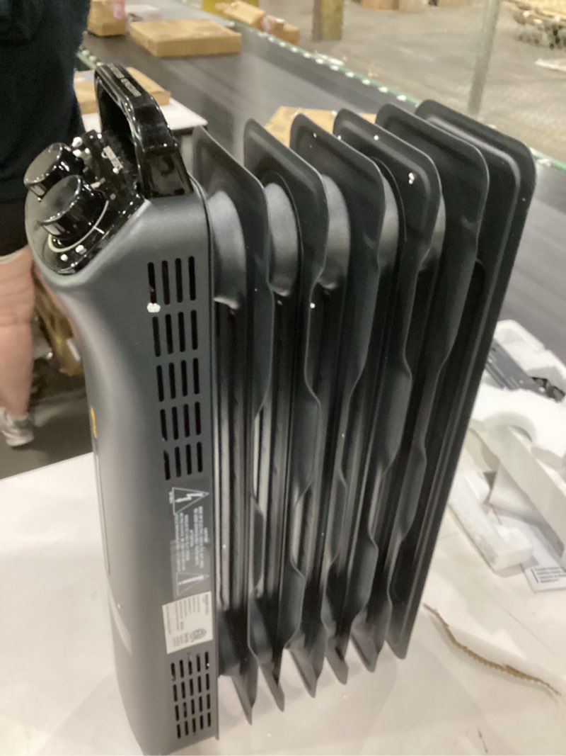 Condition photo showing Good Condition for amazon basics oil space heater, portable radiator heater with 7 oil-filled fins for indoor use, 3 heat settings, thermostat, tip-over protection, etl safety certificate, manual control, 1500w, black