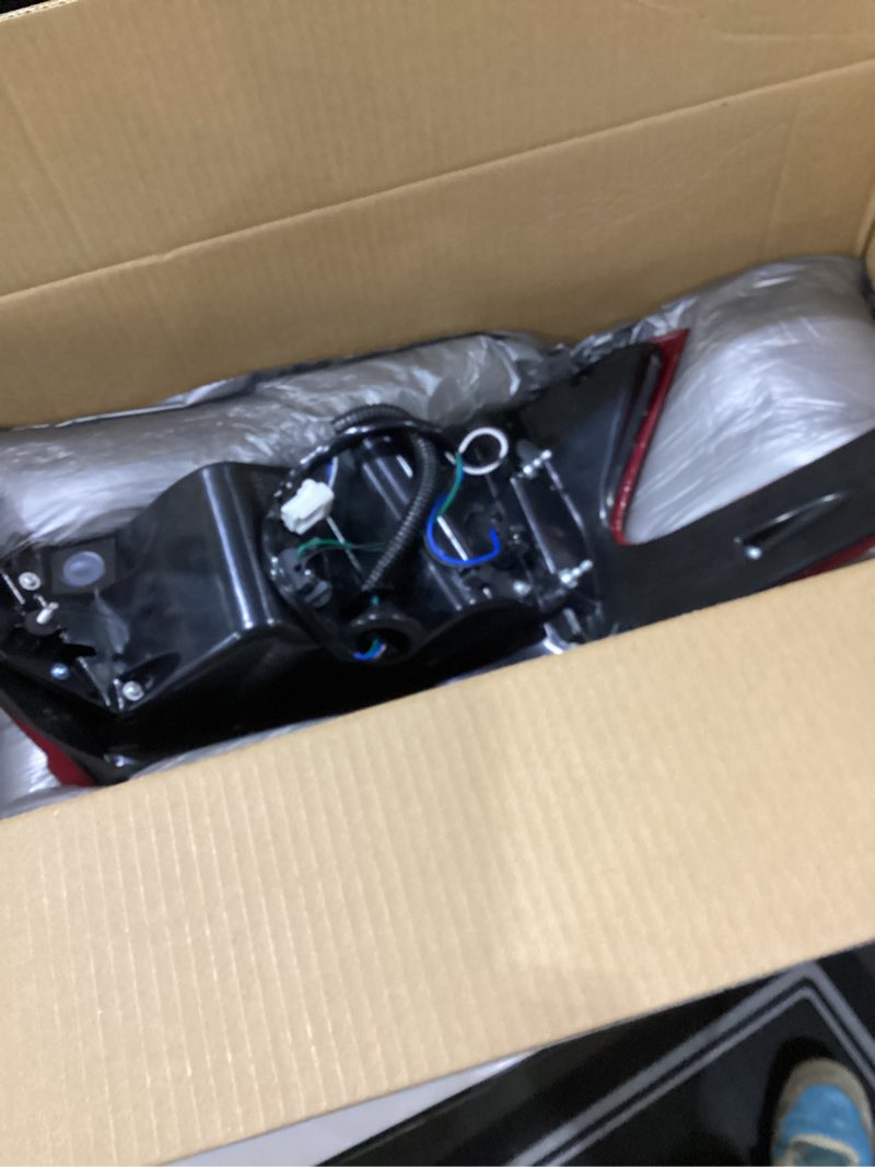 Condition photo showing New/Like New for passenger side tail light assembly compatible with 2016 2017 2018 maxima rear tail lamp taillight 26550-4ra1a ni2805104 (right)