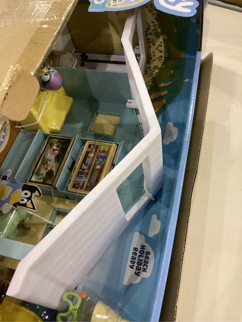 Condition photo showing Good Condition for Bluey Beach Cabin Playset, 10”, Customizable Toddler House Playset with 10 Play Pieces and 2.5” Goggles Figure, Toy Houses for Kids Ages 3+ 4 - Beach Cabin
