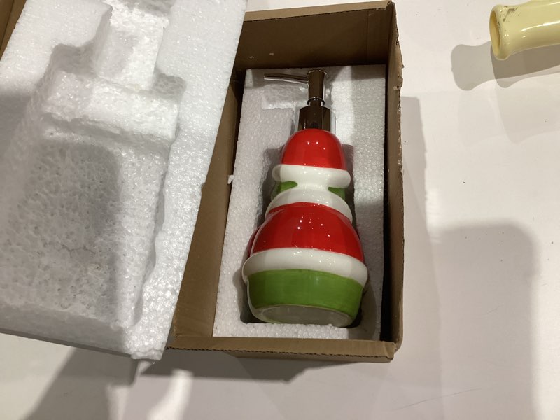 Christmas Soap Dispenser, Christmas Green Bathroom Decor Ceramic Soap Dispenser for Kitchen Countert