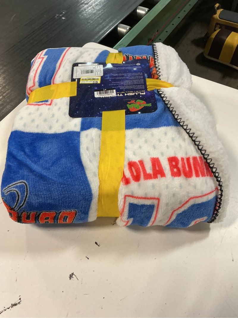 Condition photo showing Good Condition for space jam throw blanket