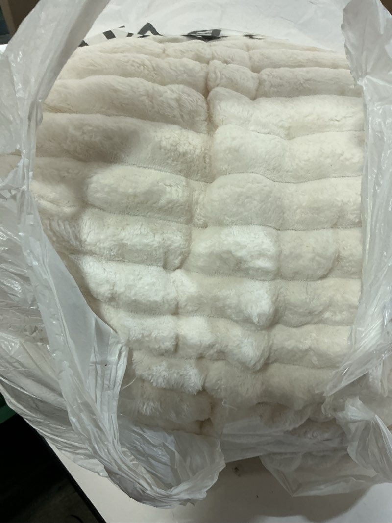 Condition photo showing Good Condition for BEDELITE Fleece King Comforter Set -Super Soft & Warm Fluffy Cream White Bedding, Luxury Fuzzy Heavy Bed Set for Winter with 2 Pillow Cases Cream White King