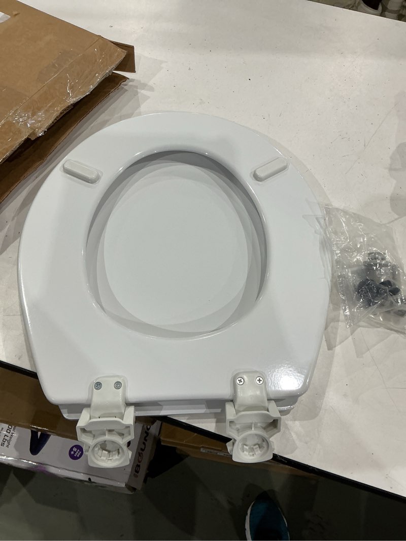 Condition photo showing Good Condition for bemis round enameled wood toilet seat in cotton white with easy•clean hinge