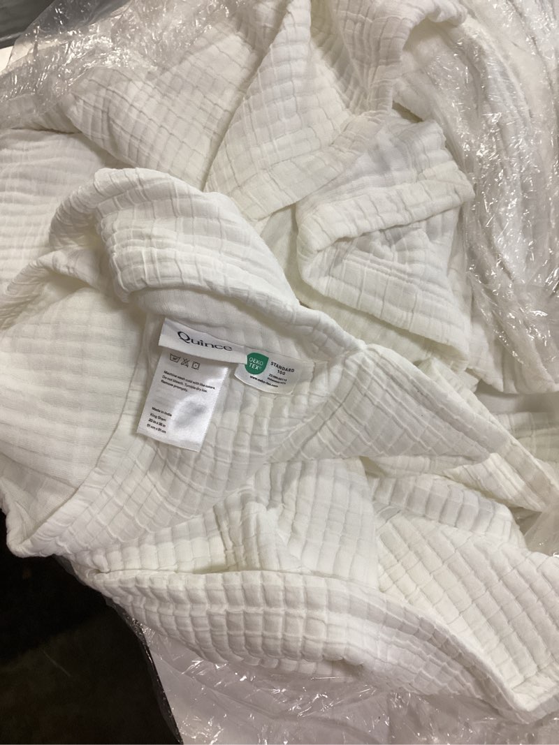 Condition photo showing New/Like New for organic ribbed cotton coverlet set size: king/cal king