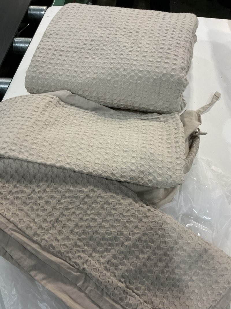 Condition photo showing Good Condition for quince, european luxe honey comb ,duvet cover set of 3 (queen) sand