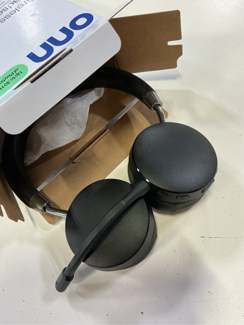 Condition photo showing Good Condition for onn pc wireless headset, bluetooth/2.4ghz, black