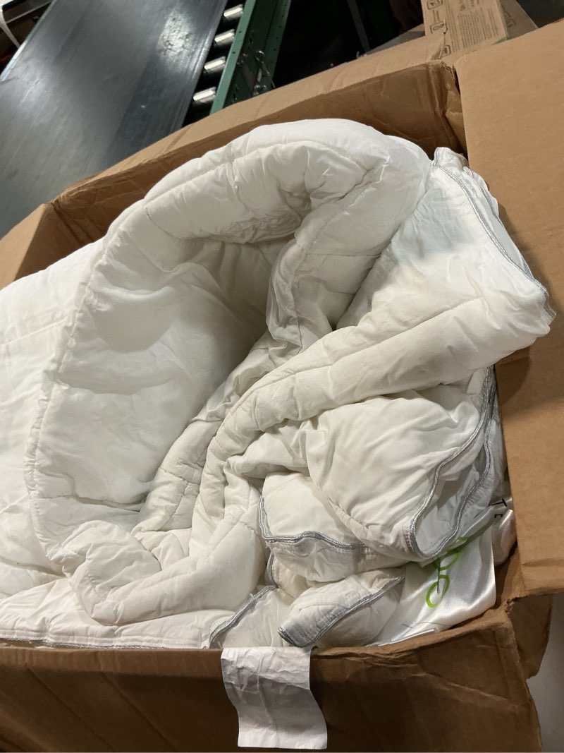 Condition photo showing Good Condition for (unknown size )olive + crate bamboo comforter - extra thicker, white winter